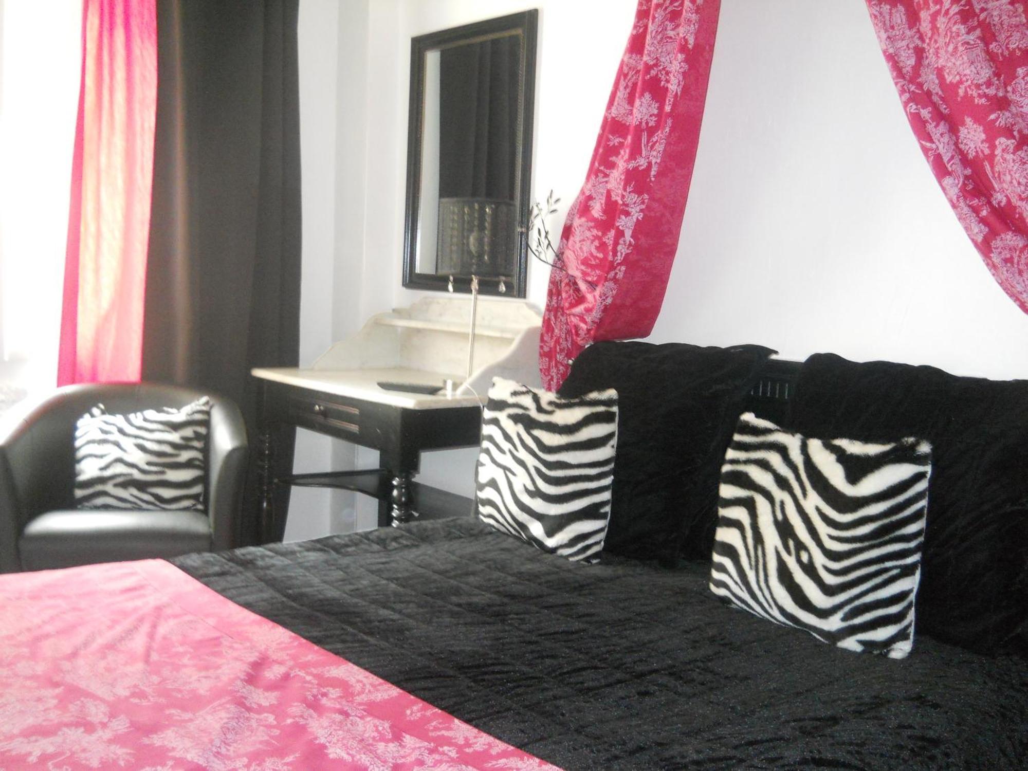 Hotel Boutique Saint-Louis Lisieux Zewnętrze zdjęcie